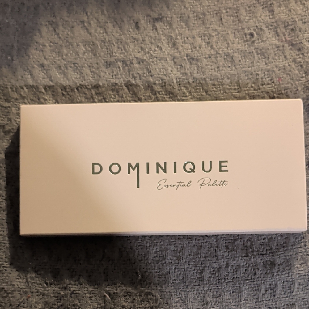 Dominique Essential Palette in Cream